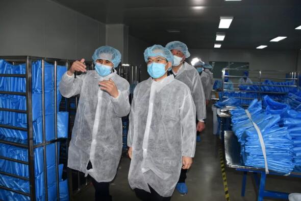 李中实地调研巢湖半汤抗疫医护职员疗养基地项目建设和疫情防护用品生产事情