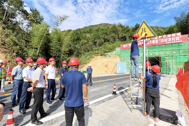 安徽路桥集团检测公司圆满完成2021年度农村公路建设质量“两服务一培训”自愿帮扶事情 