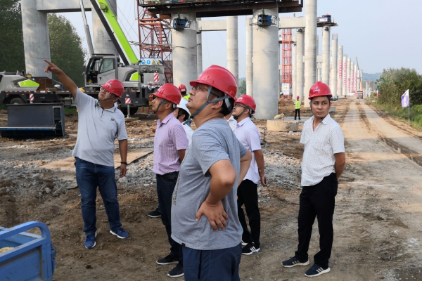 安徽路港劳动竞赛系列报道7：大干快上 滁天-02标以优异效果向祖国献礼