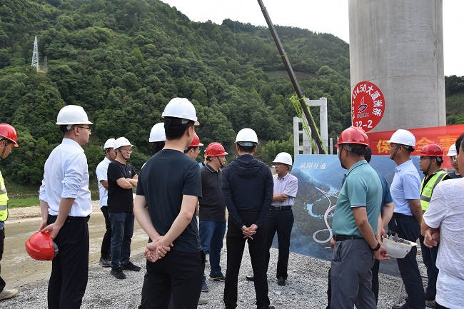 安徽省交通运输厅党组成员、总工程师章后忠赴黄千高速02标调研指导事情