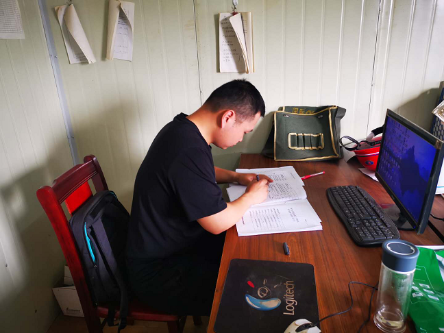 坚定信心，，，，勇于继续，，，，唱响青春赞歌-安徽一建优异团员许君诚事迹