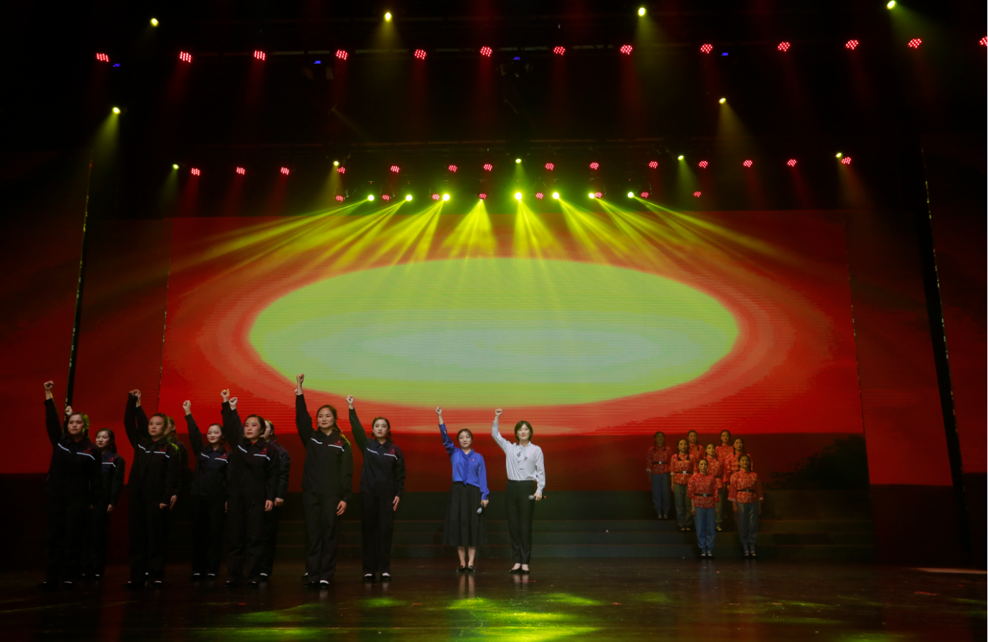 365英国上市盛大举行庆祝中国共产党建设100周年职工文艺汇演