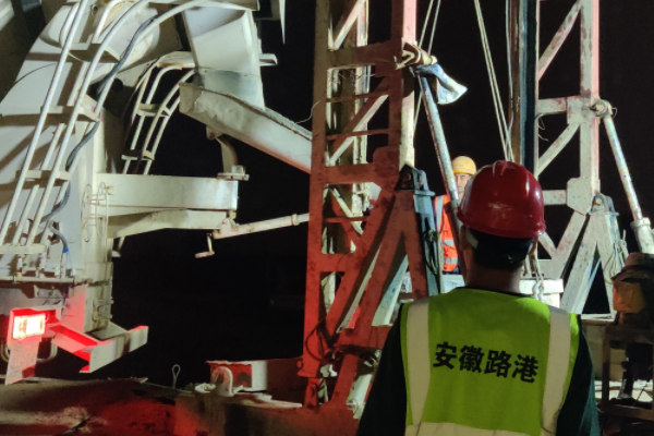 安徽路港劳动竞赛系列报道8：国庆佳节施工忙 奋战一线显继续