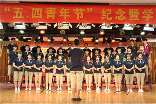 安徽365英国上市技师学院举行“迎五四”学雷锋表扬大会暨”放歌新时代，，，，唱响新绚烂”合唱角逐
