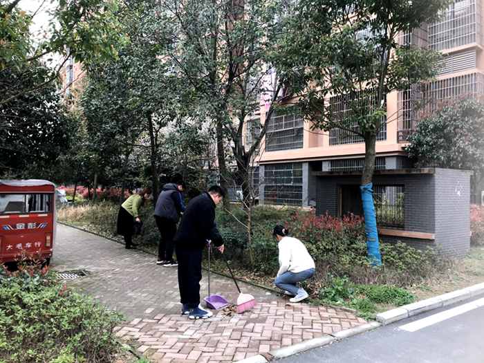 安建地产团委起劲开展“学雷锋”自愿服务月活动
