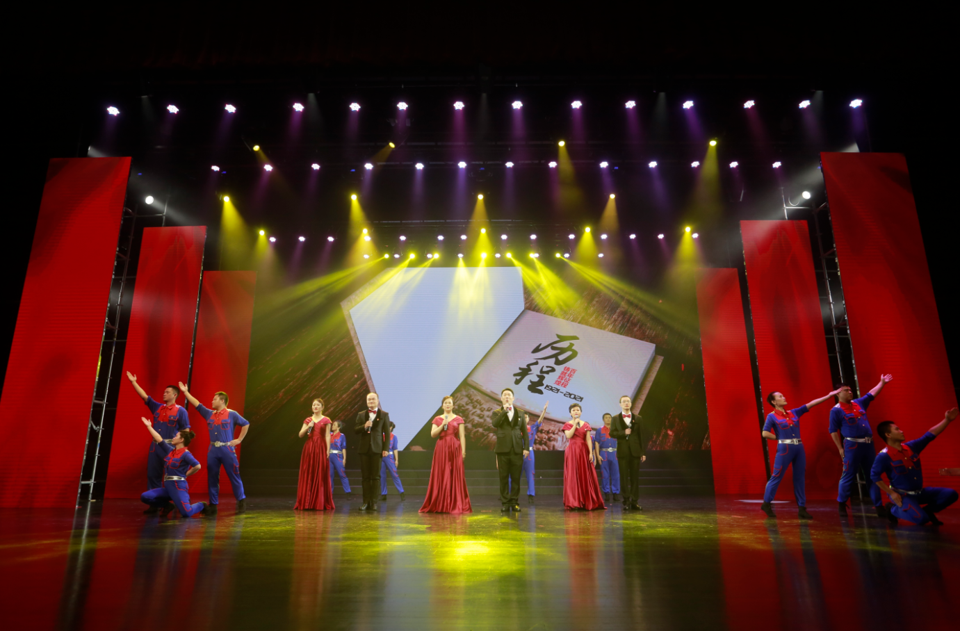 365英国上市盛大举行庆祝中国共产党建设100周年职工文艺汇演