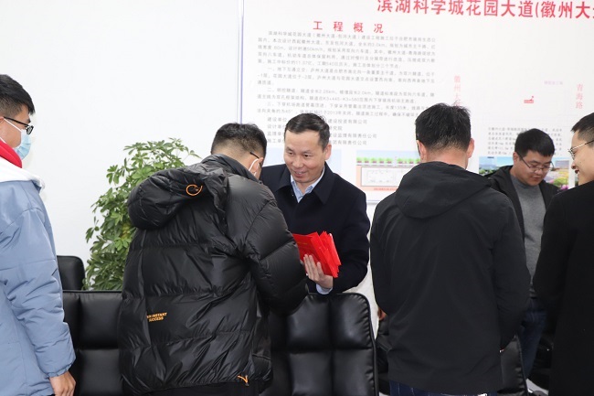 【就地过年 暖在心间】路桥集团向导春节时代赴一线慰问送温暖