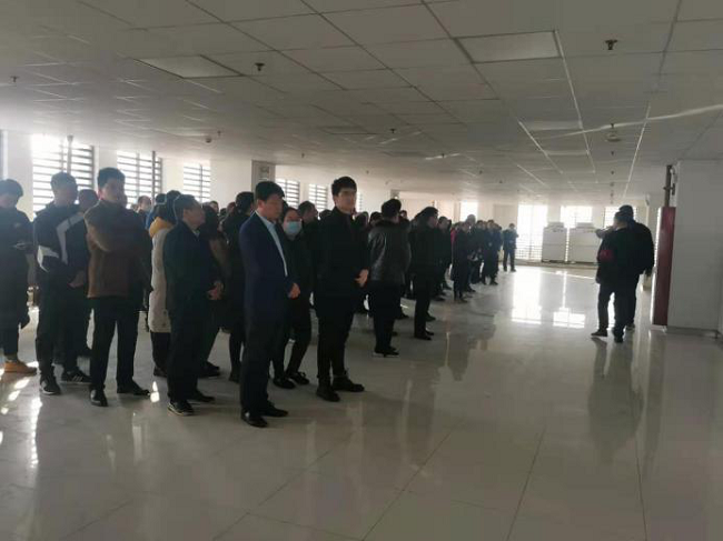 “以人为本，，生命至上”