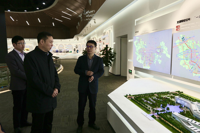 路桥集团党委书记、董事长盛明宏赴合肥滨湖科学城管委会洽谈相助