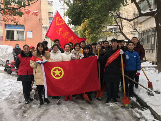 除冰铲雪——安徽二建公司青年团员再行动