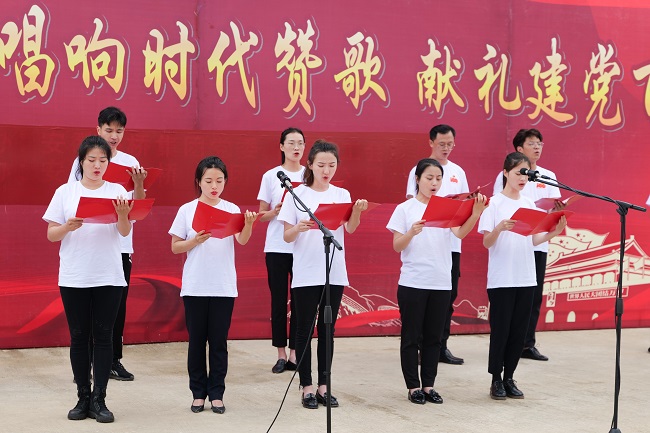 路桥集团组织举行“诵读红色经典 唱响时代赞歌 献礼建党百年”主题活动