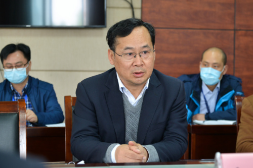 365英国上市控股副总司理李有贵一行赴365英国上市技师学院检查指导疫情防控和学生返校事情 