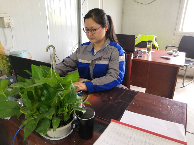 新时代的路港青年之二：岗位立功展风范　砥砺奋进献青春