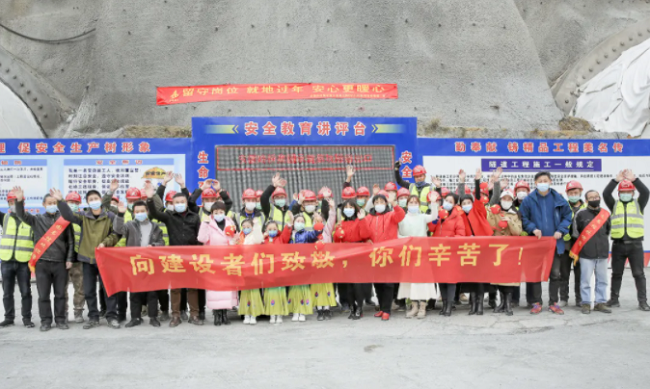 【就地过年 暖在心间】走进路桥集团黄千高速02标项目