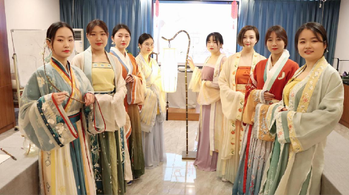 “最美巾帼”女职工合影创意拍评选效果揭晓 