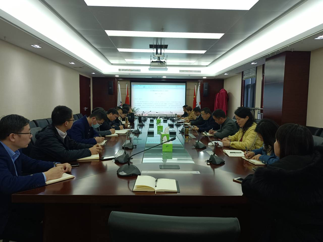弘扬脱贫攻坚精神 增强为民服务意识