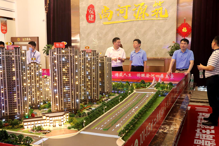 股份公司董事长王厚良一行赴安建地产固镇公司调研指导事情