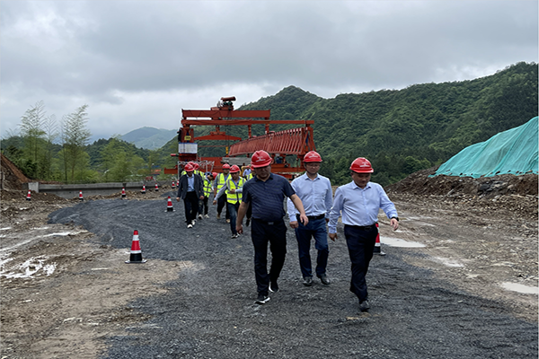 安徽路港公司党委副书记、总司理钱叶琳一行赴一分公司及所属在建项目开展环保专项检查