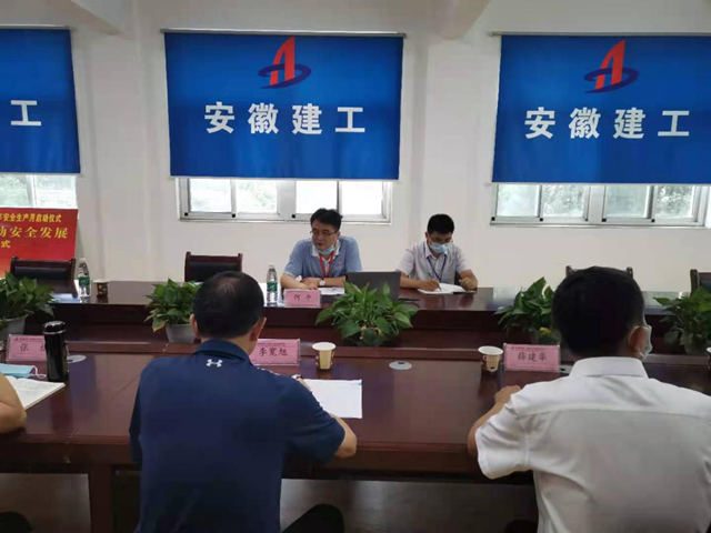 庐阳区重点工程建设治理中心班子成员赴安徽一建淮北路项目开展党史教育专题党课活动