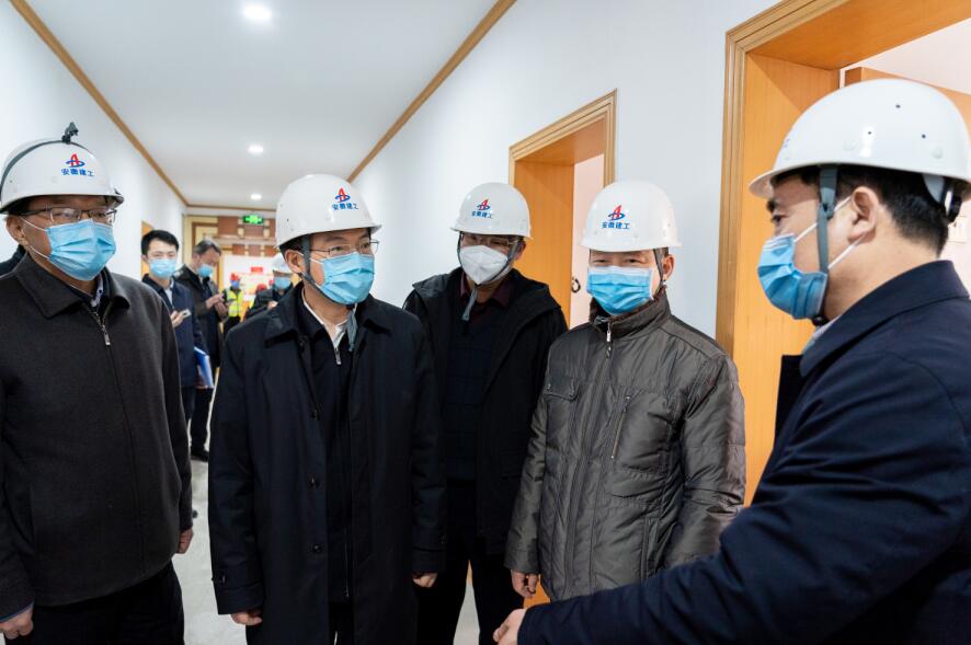 李中实地调研安徽三建巢湖半汤抗疫医护职员疗养基地项目建设