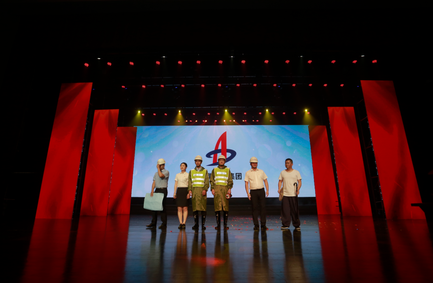 365英国上市盛大举行庆祝中国共产党建设100周年职工文艺汇演