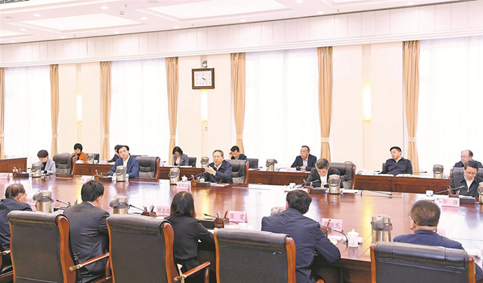李锦斌在经济社会领域和教育文化卫生体育领域专家代表座谈会上强调 学懂弄通做实党的十九届五中全会精神 集思广益谋划好我省“十四五”生长蓝图