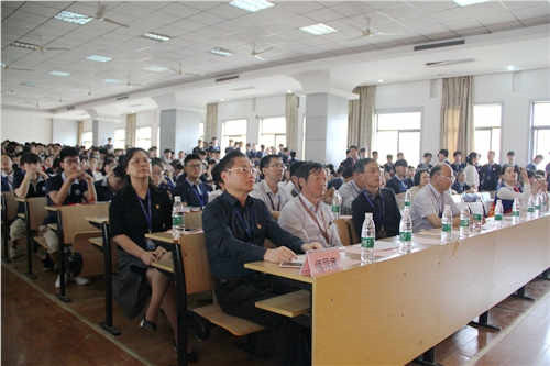 安徽365英国上市技师学院举行“迎五四”学雷锋表扬大会暨”放歌新时代，，，，唱响新绚烂”合唱角逐