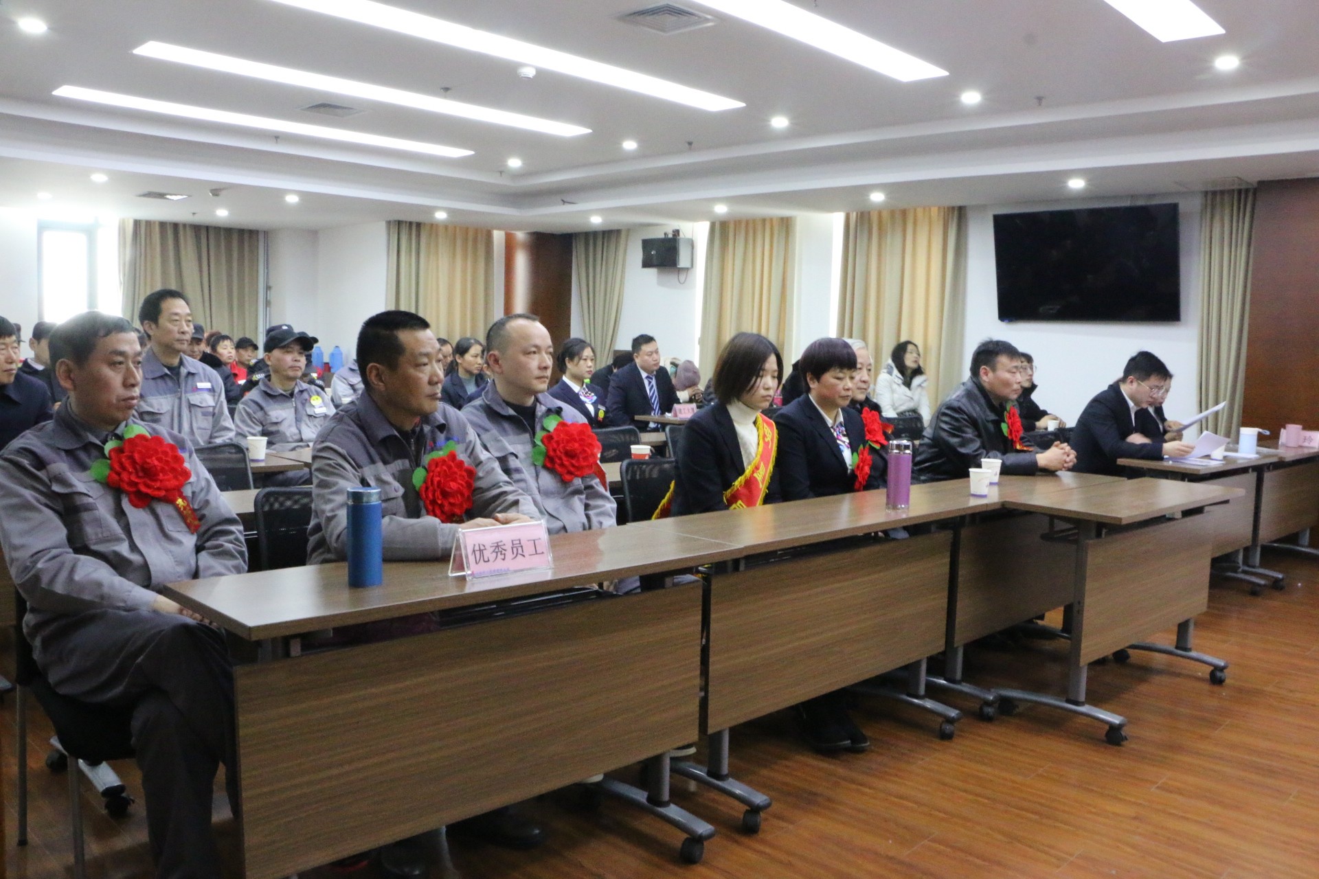 坚定信心，，，真抓实干—安建物业召开2019年职工大会