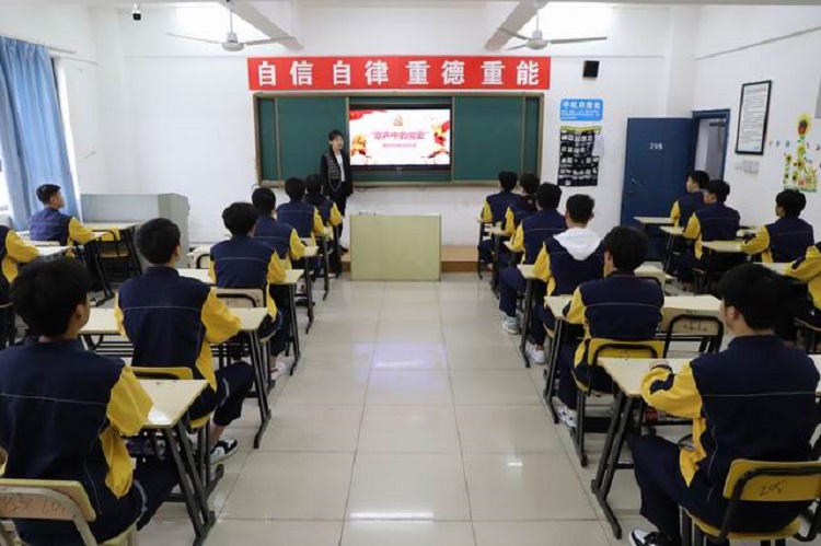 技师学院汽车与机电手艺系“歌声中的党史”故事火热开讲