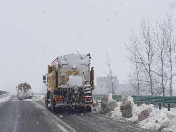 战风雪，，，，保通行，，，，安徽路港在行动