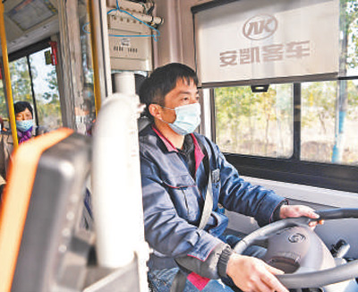 在岗位上过年 在坚守中奉献（新春走下层）