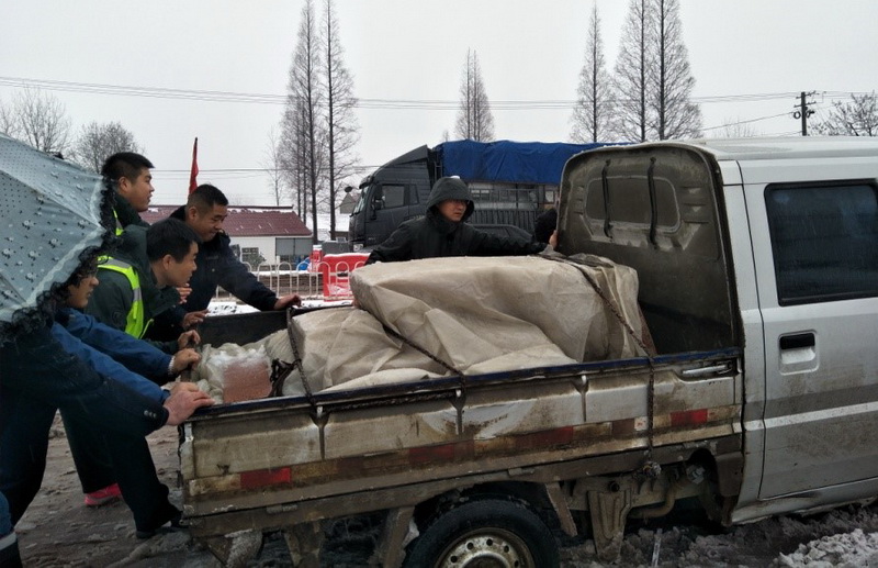 安建投资舒城项目奋战狂风雪全力保流通