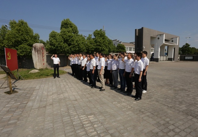 安徽路桥集团党委赴渡江战争总前委旧址开展革命古板教育活动