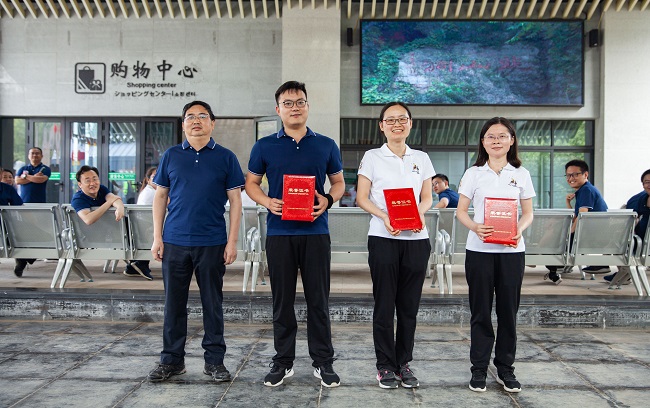 不畏艰辛攻坚克难 携手偕行决战2020——路桥集团乐成举行第四届职工健步走活动 