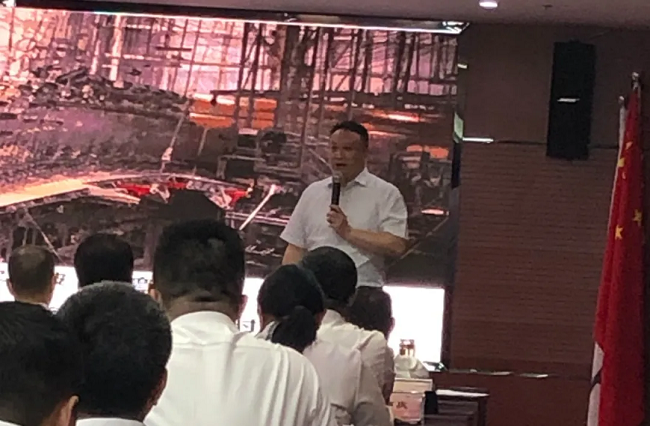 路桥集团党委中心组念书班暨中层治理职员培训班正式开班授课