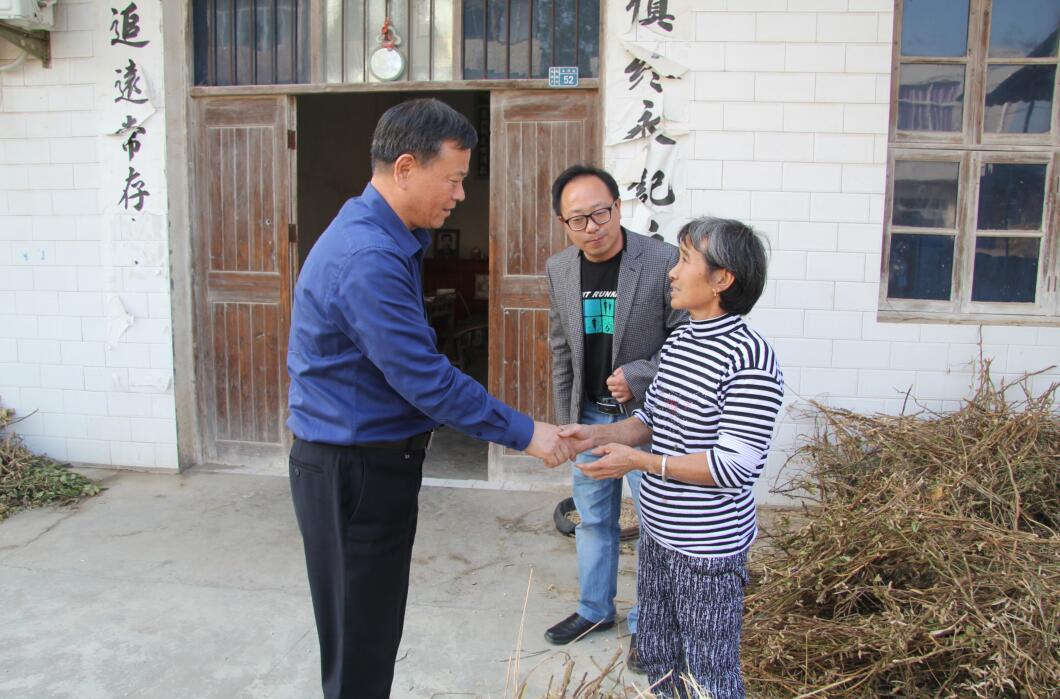 王厚良等向导专程赴宿松县探望慰问结对贫困户