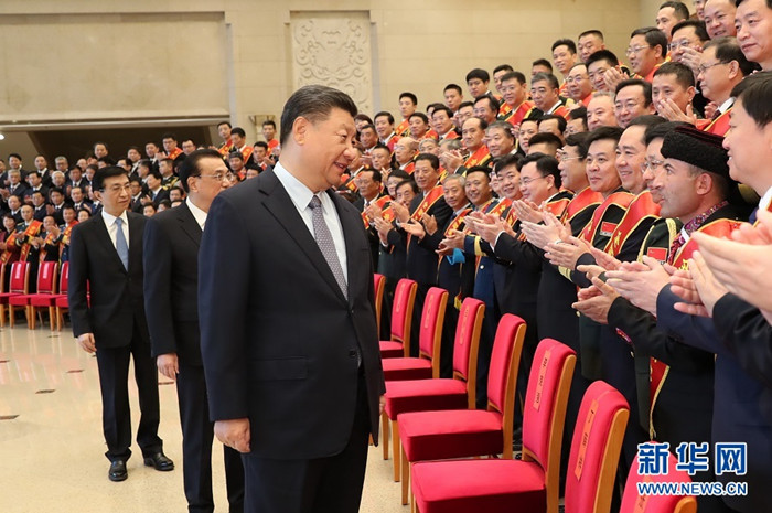 习近平会见天下双拥模范城（县）命名暨双拥模范单位和个人表扬大会代表 李克强加入会见并在表扬大会上讲话 王沪宁加入会见
