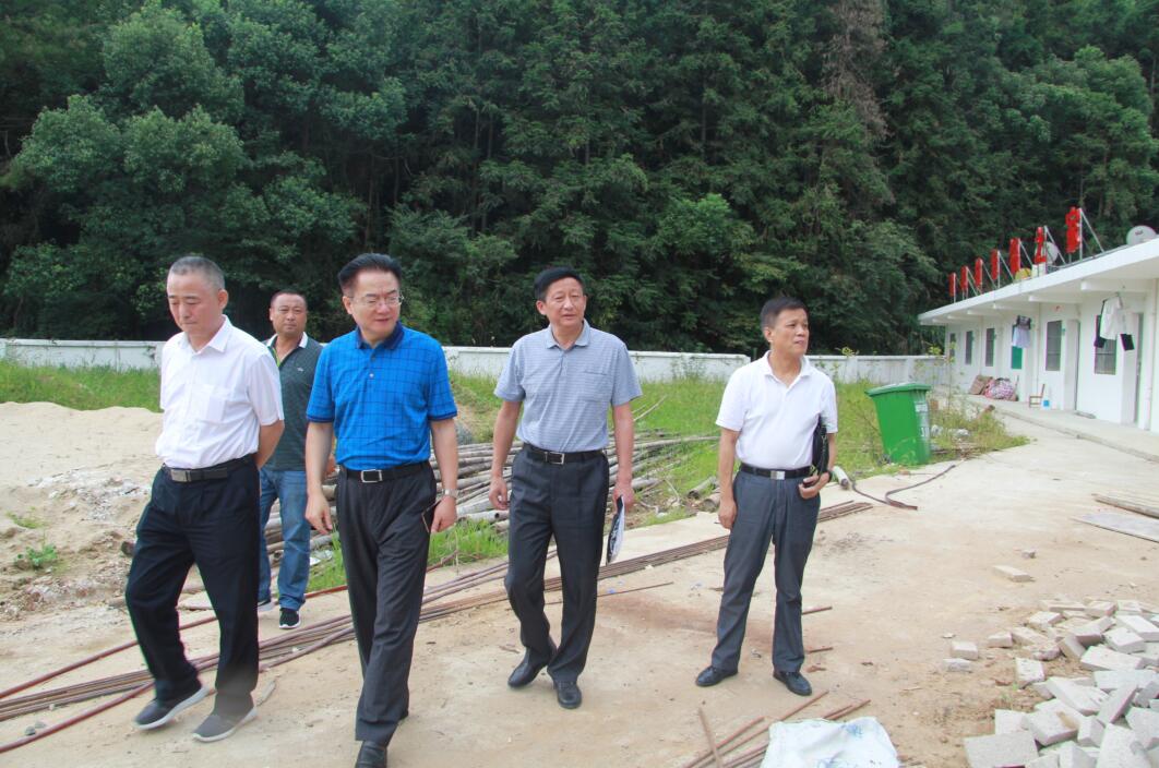 集团公司总司理刘家静赴宿松县调研对口扶贫事情并慰问贫困户