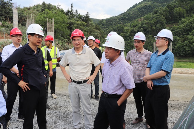 安徽省交通运输厅党组成员、总工程师章后忠赴黄千高速02标调研指导事情