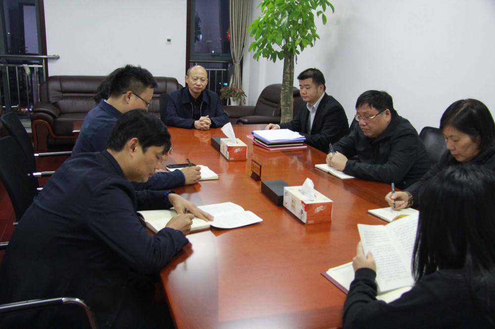 机关第一党支部第一党小组集中学习新修订的《中国共产党纪律处分条例》