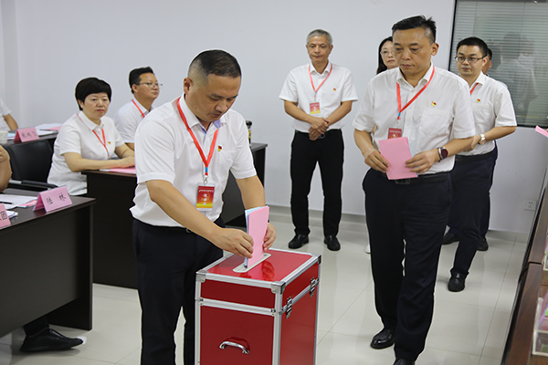 奋进新征程，，，，，，擘画新蓝图，，，，，，中共安徽省路港工程有限责任公司第三次代表大会胜利召开！
