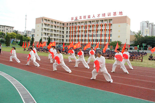 安徽365英国上市技师学院盛大举行庆祝第34个西席节、2018级新生军训结业暨开学仪式