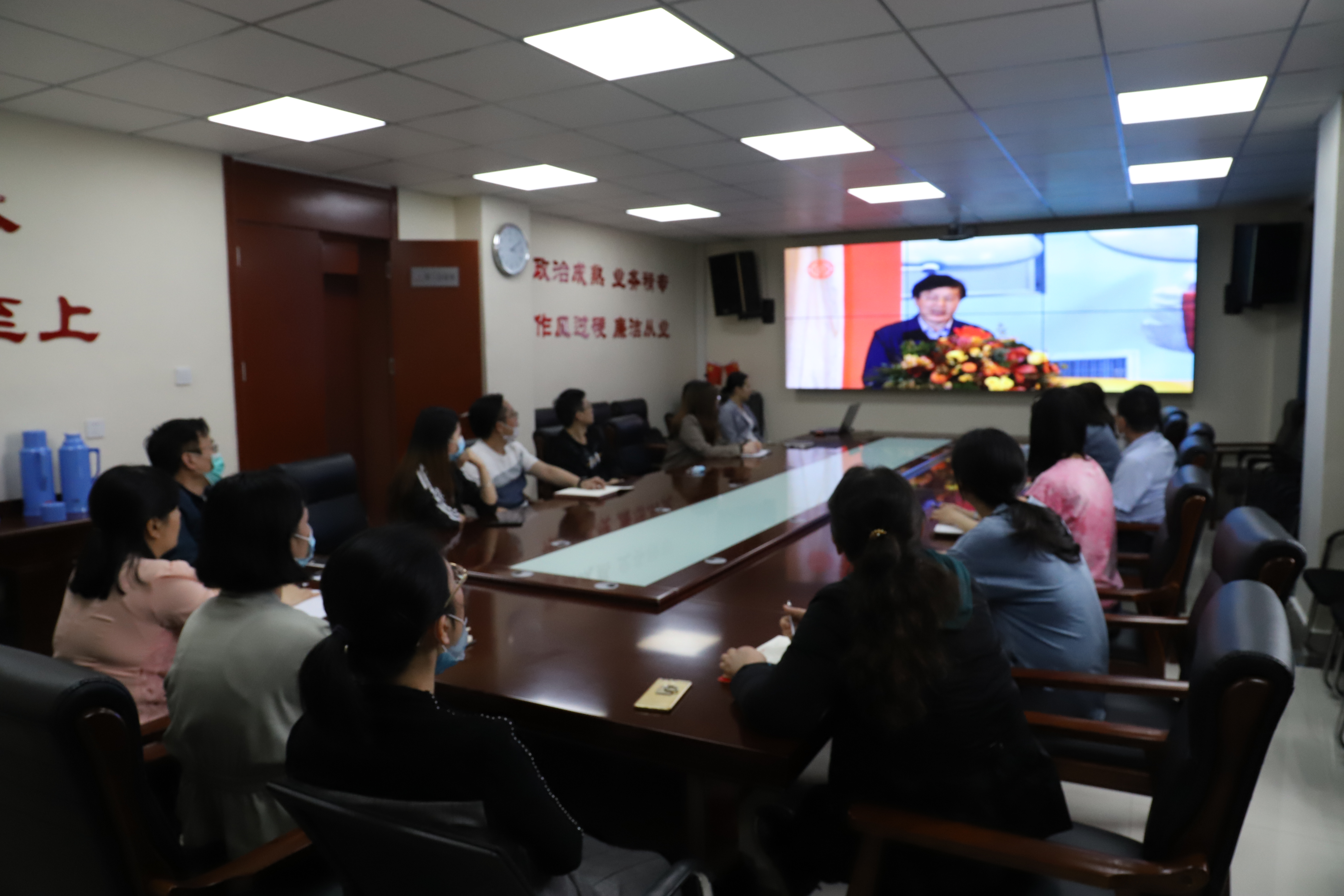 【五一专题】安徽一365英国上市会组织职工寓目先进人物事迹报告会