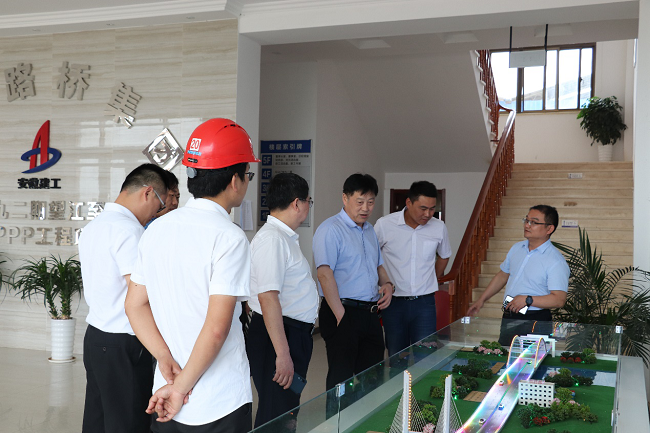 股份公司党委副书记、总司理许克顺一行赴路桥集团望江片区项目调研
