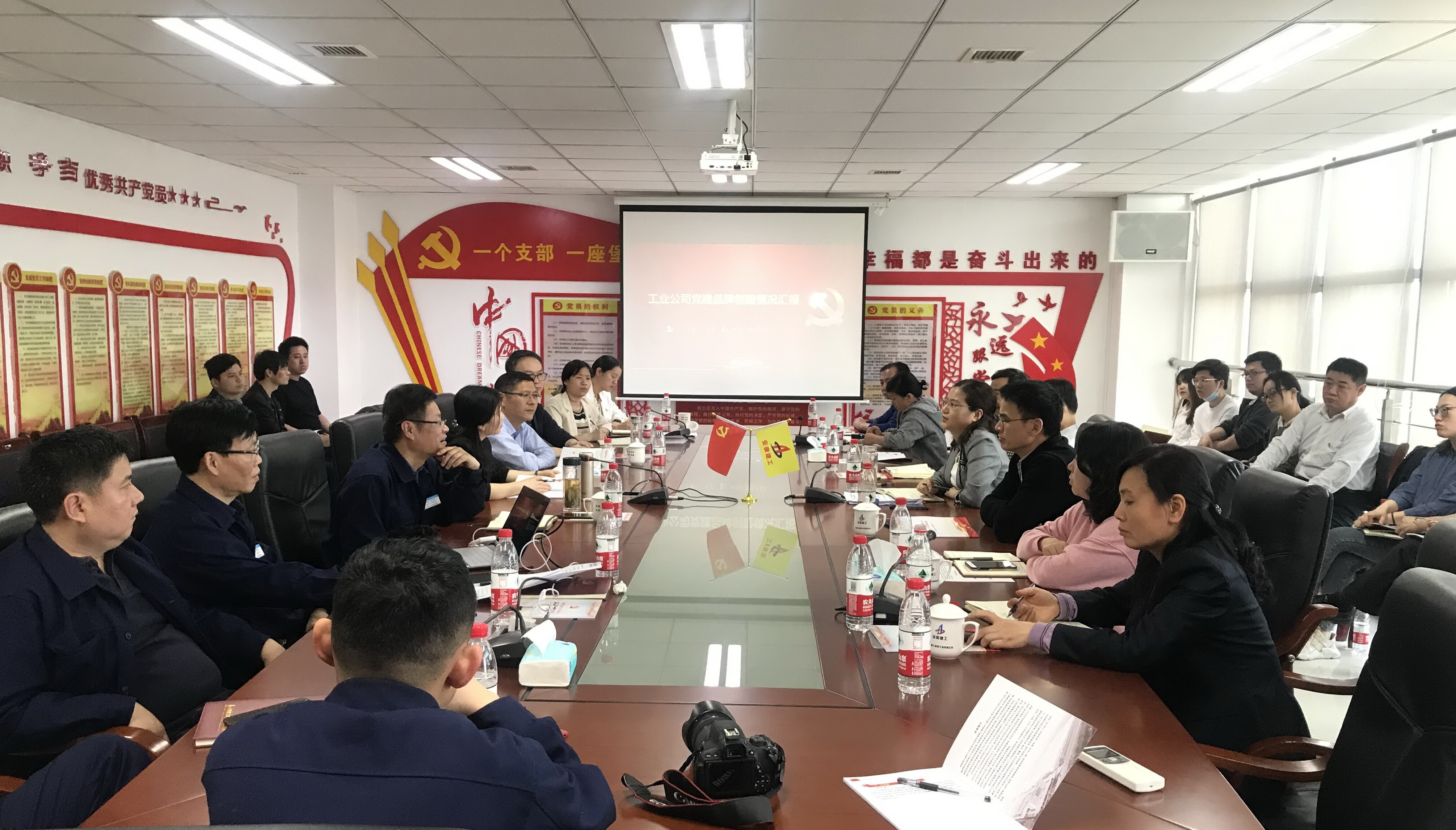 集团机关一支部到修建工业公司开展联合主题党日活动
