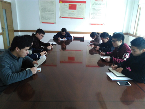 安徽建机公司机关团支部组织团员学习贯彻十九大精神