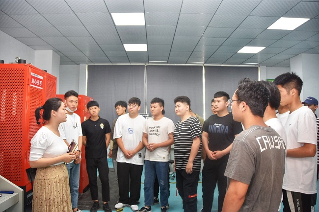 路桥集团检测公司举行首届校企相助班接待会