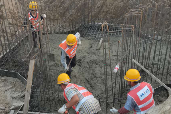 安徽路港劳动竞赛系列报道8：国庆佳节施工忙 奋战一线显继续