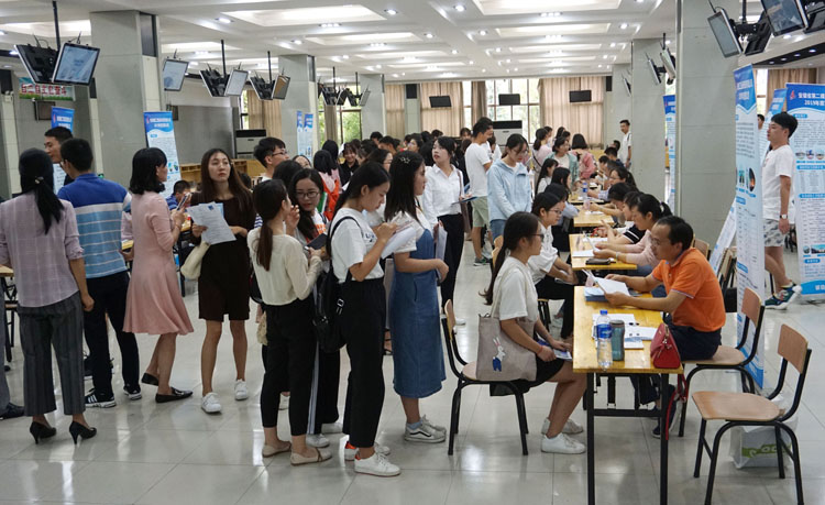 365英国上市开展2019年度组团校园招聘活动