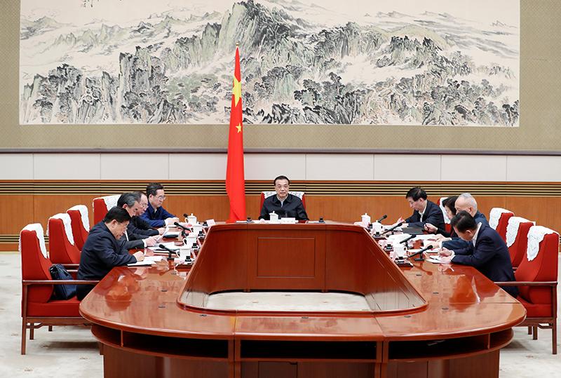 李克强主持召开中央应对新型冠状病毒熏染肺炎疫情事情向导小组聚会